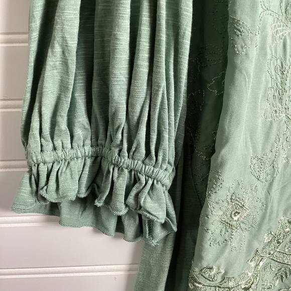 Democracy NWT Sage Green embroidered pleated Long Sleeves Top Blouse Size XL - Picture 5 of 9